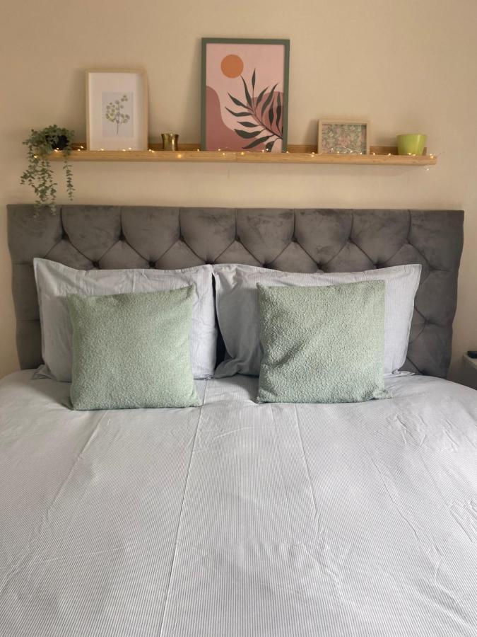 Cozy Bedroom In Shared Accommodation With Free Parking Edinburg Exteriör bild